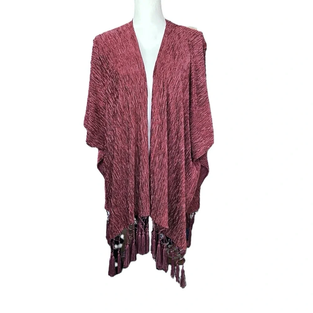 VINCE CAMUTO Red Ruana Shawl Wrap OS Fringe Boho Coverup Flowy Kimono Sleeve NWT